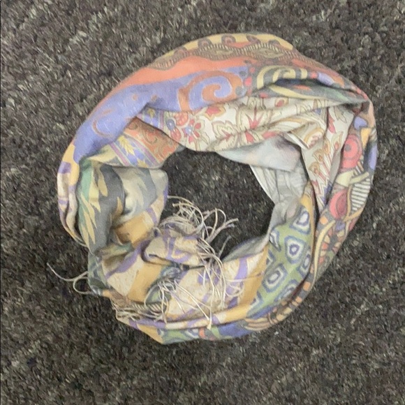 Patterned scarves - Picture 3 of 5